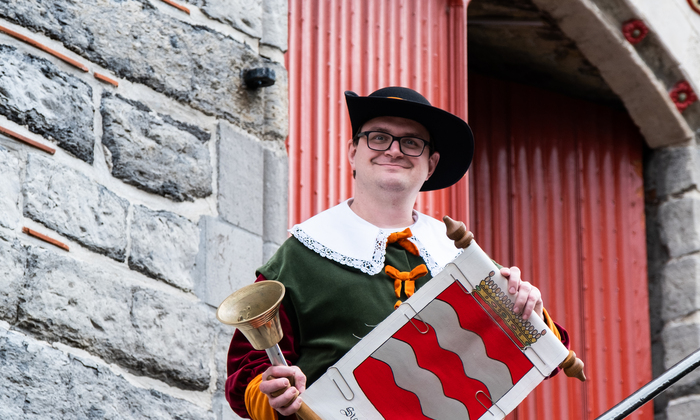 Bas Bovendeur officieel benoemd tot stadsomroeper 